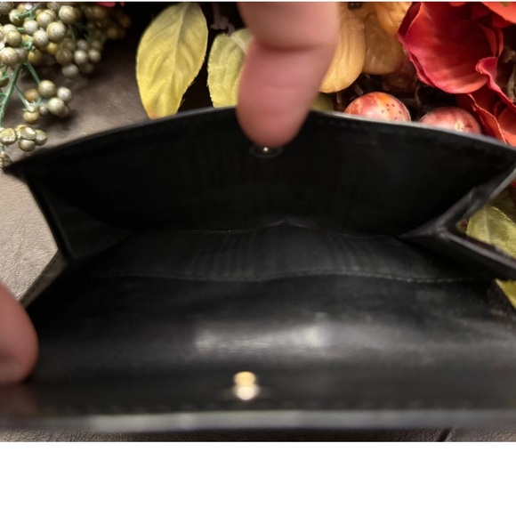 Vintage PRADA Black Spazzolato Leather With Contrast Logo Compact Snap Wallet - Picture 14 of 16